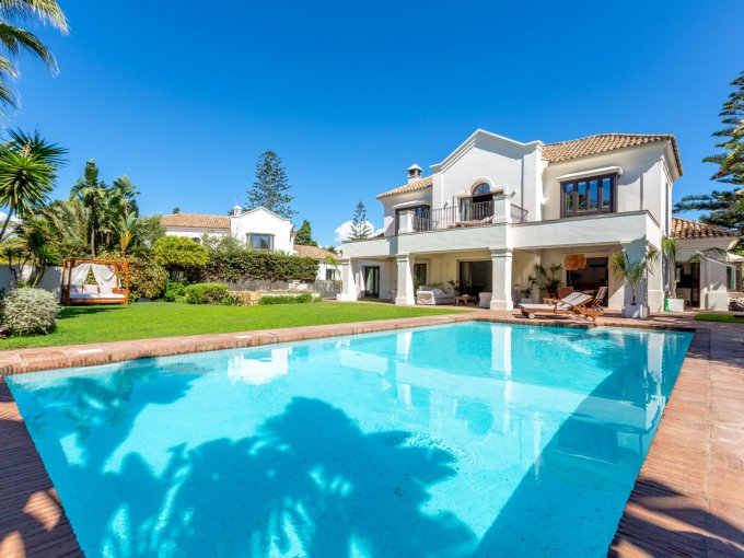 Villa junto a la playa en Guadalmina Baja, Marbella
