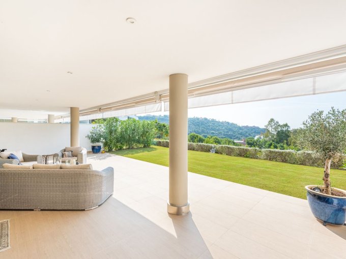 Amplio apartamento con jardín en Benahavis