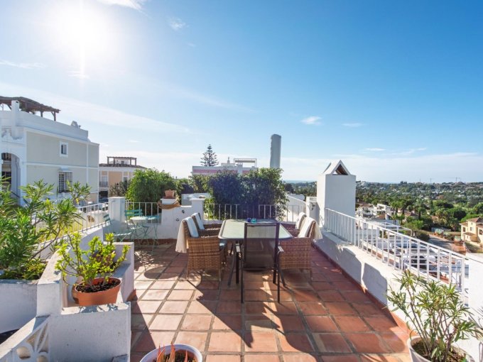 Terrace of beautiful townhouse in Aloha pueblo