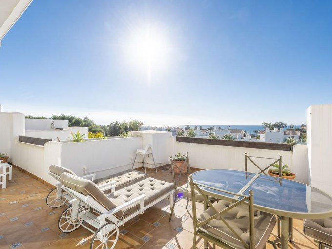 Vista de la terraza en Apartamento frente al mar en Palm Beach en venta