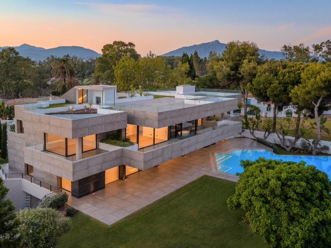 Sunset Brand New Luxurious Villa in Guadalmina Baja for sale