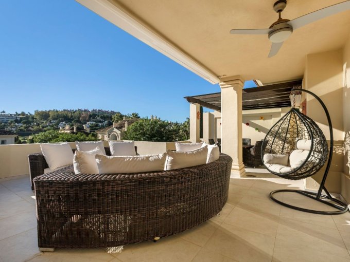 Terrace of penthouse for sale in Nueva Andalucía