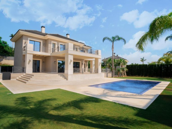 Villa de nueva construcción en Benahavis Los Flamingos Golf