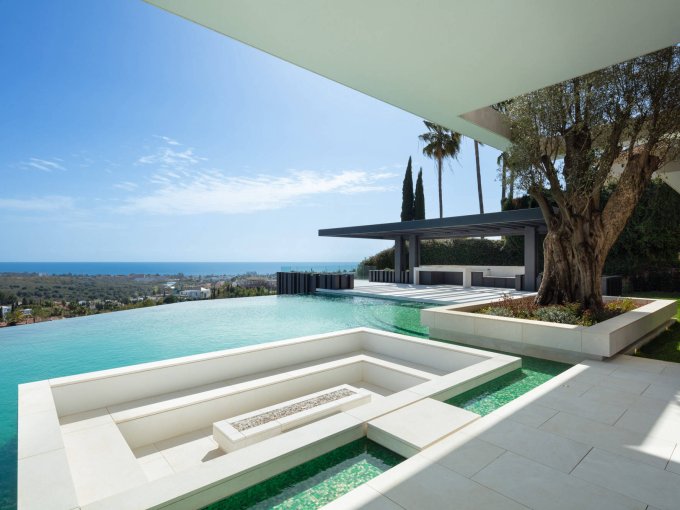 Mansión de golf con vistas al mar y piscina infinita