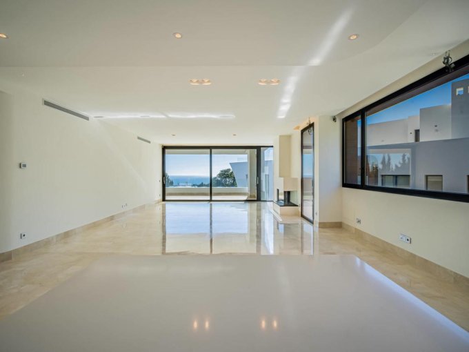 Huge saloon in new apartment without furniture
