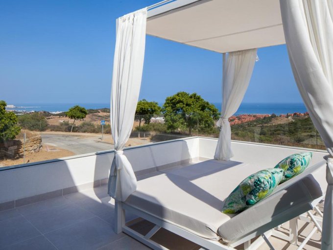 Apartamento con jardín y vistas al mar en venta en Casares