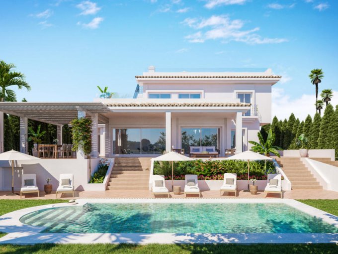 Villa reformada en Los Naranjos Golf en venta