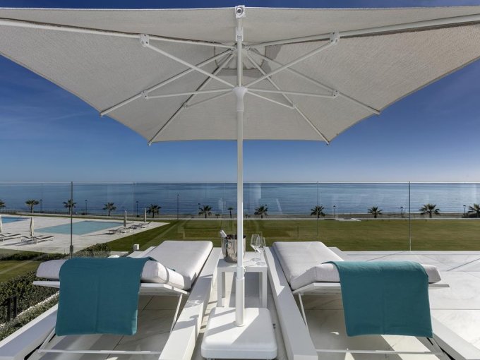 Apartamento en la playa del área frontal de la piscina en la nueva milla dorada, EstePona a la venta
