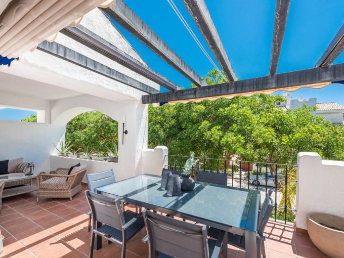 Apartamento reformado junto a la playa en venta en Marbella