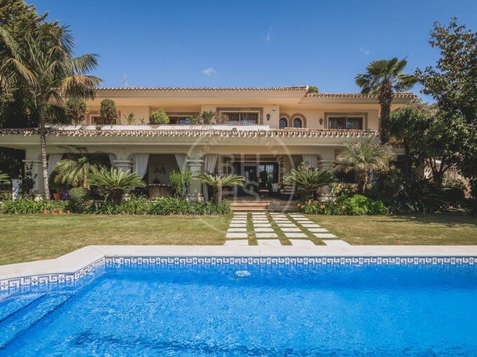 Exterior-Villa en Xarblanca en Venta, Marbella