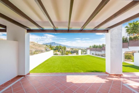 Grden view Charming recently refurbished apartment for sale in Benahavis