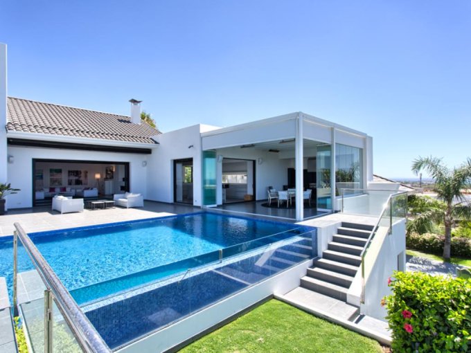 área de piscina Villa Contemporánea en Los Flamingos en Venta
