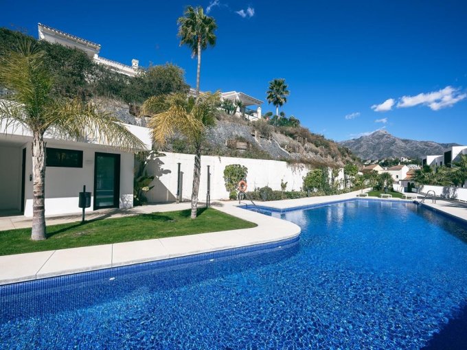Piscina - Magnífico Apartamento con Jardín en Venta en Nueva Andalucía