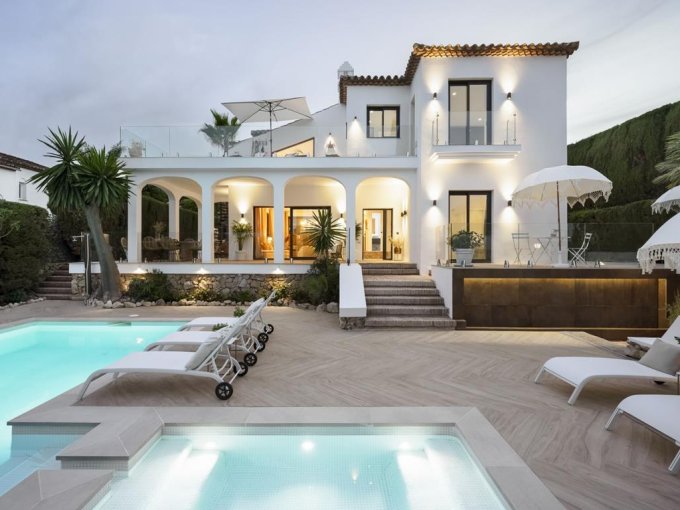Villa Reformada en Nueva Andalucia en Venta