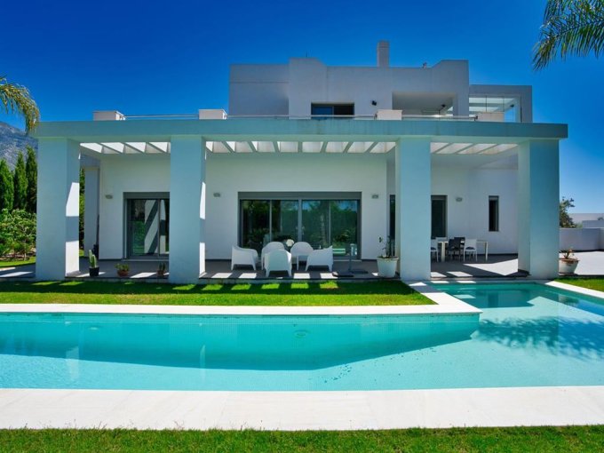 Swimming pool Detached Villa in Nagueles for Sale