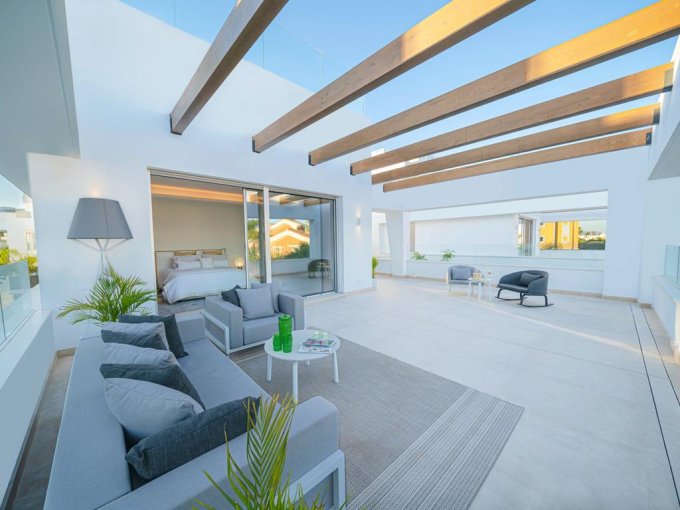 Terraza Villas de lujo junto a la playa en San Pedro en venta