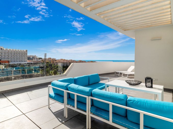 Covered terrace Penthouse ready to move in for sale in Fuengirola, Marbella
