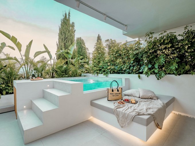 Jacuzzi Investment Apartment in Aloha for sale