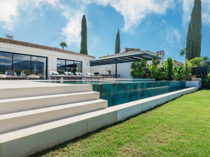 Piscina Villa de Lujo Los Naranjos, Nueva Andalucia en Venta