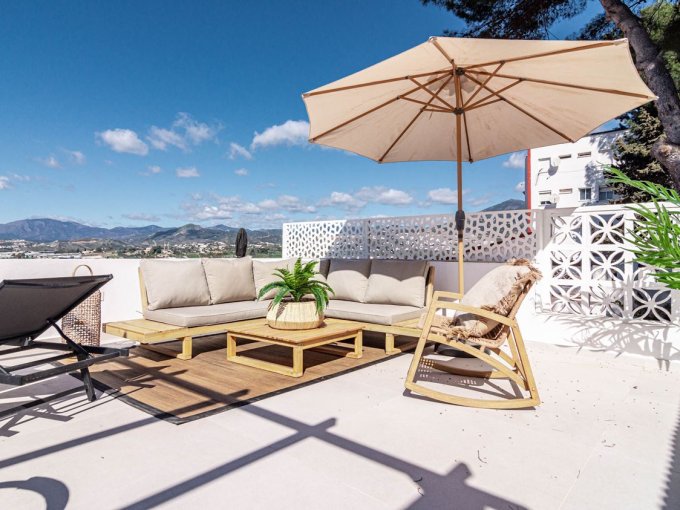 Sofá exterior Adosado con Encanto en Venta en Nueva Andalucia, Marbella