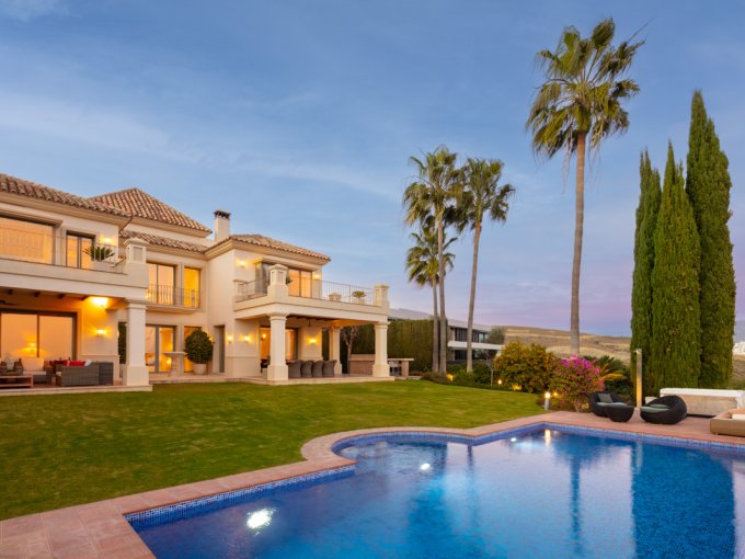 Pool area Luxurious Villa in Los Flamingos, Benahavis for Sale