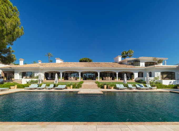 piscina Magnífica Villa en Venta en Las Lomas del Marbella Club