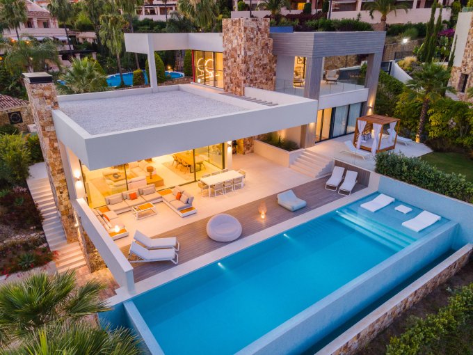 Villa de lujo a estrenar con vistas en venta en el Valle del Golf de Nueva Andalucía