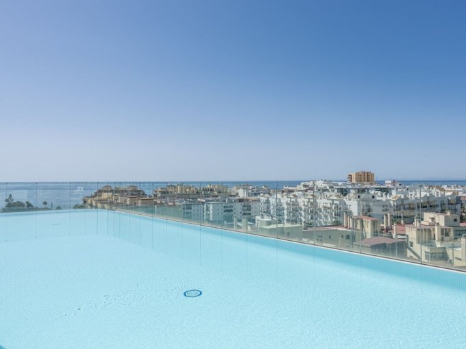 Swimming pool New Apartment in Estepona Center for sale