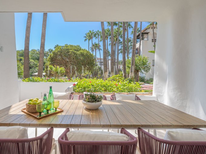 Apartamento Planta Baja Recién Reformado en Marina de Puente Romano, Milla de Oro de Marbella en venta