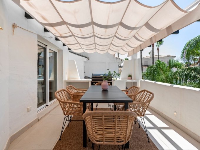 Terrace Luxury Duplex Penthouse for Sale in Los Naranjos de Marbella