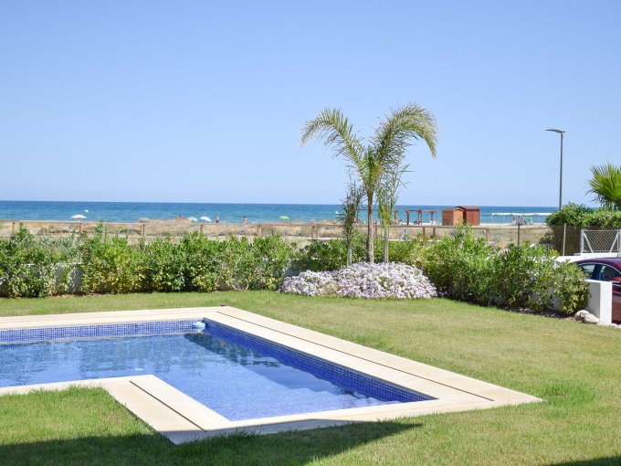 pool Beachfront Villa for Sale in Valencia