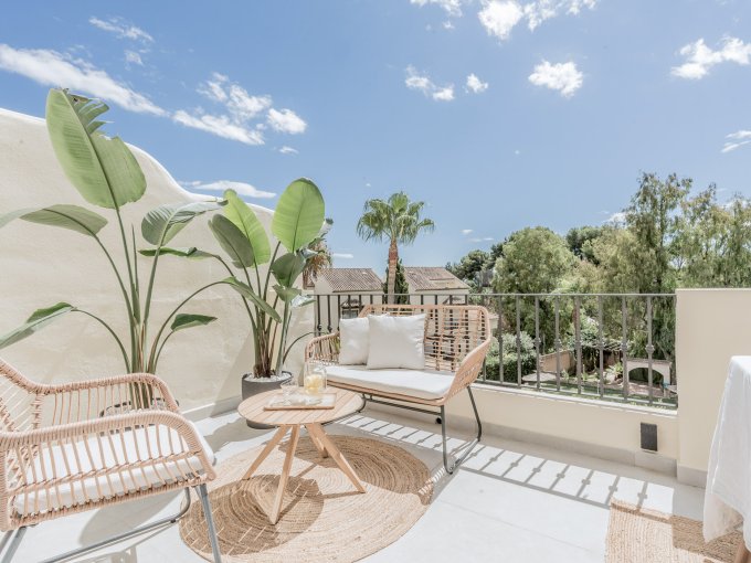 Terrace Renovated Ttriplex Penthouse in Piños de Aloha for Sale