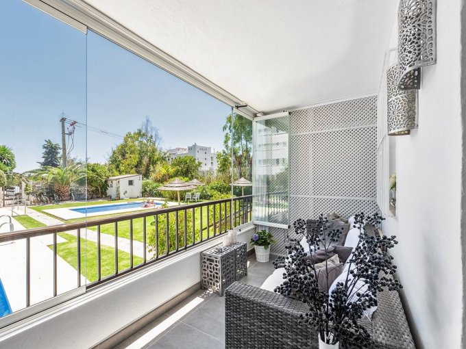 Terraza cubierta Apartamento de estilo escandinavo en venta