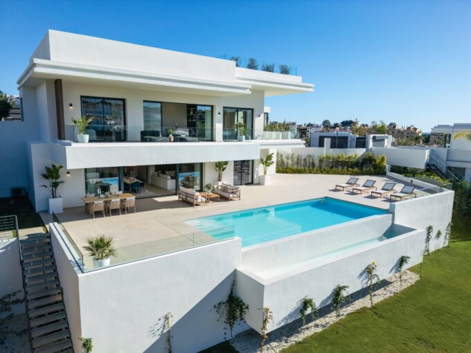 Luxury villa in Estepona for sale