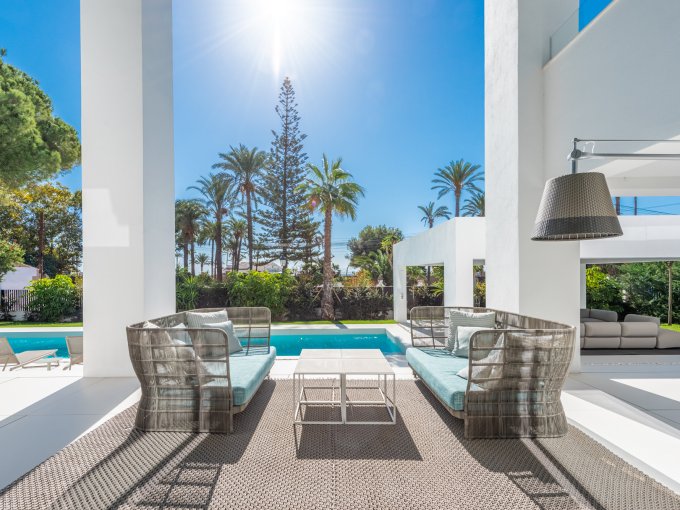 Zona de piscina Villa de Nueva Construcción Cerca de la Playa en Cortijo Blanco en venta
