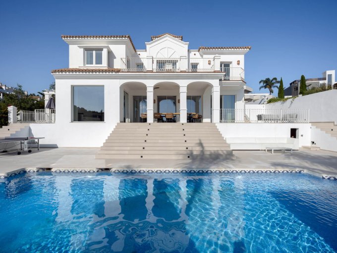 piscina Preciosa Villa en Venta en Nueva Andalucia