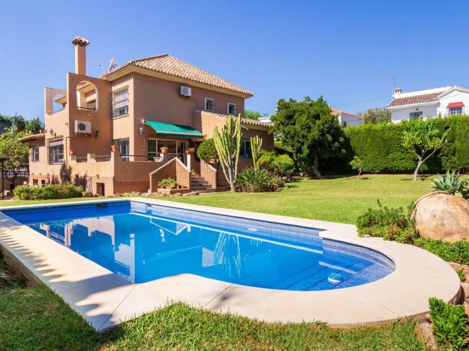 Espaciosa Villa en Venta en Torremolinos, España