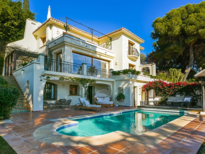 Swimming Pool Family Home in El Nido, Marbella for sale