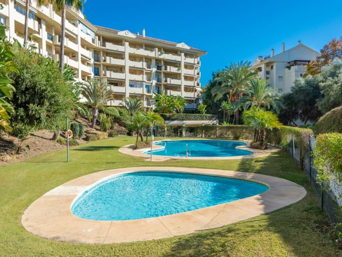 Pool area Penthouse in San Pedro for sale