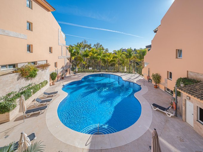 Pool Duplex Penthouse with Panoramic Views in Nueva Andalucia for sale
