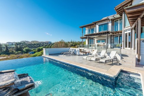 Villa con piscina y vistas panorámicas en Mijas en venta