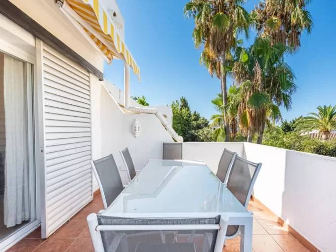 Terrace 2 bedroom Penthouse in Aloha for sale