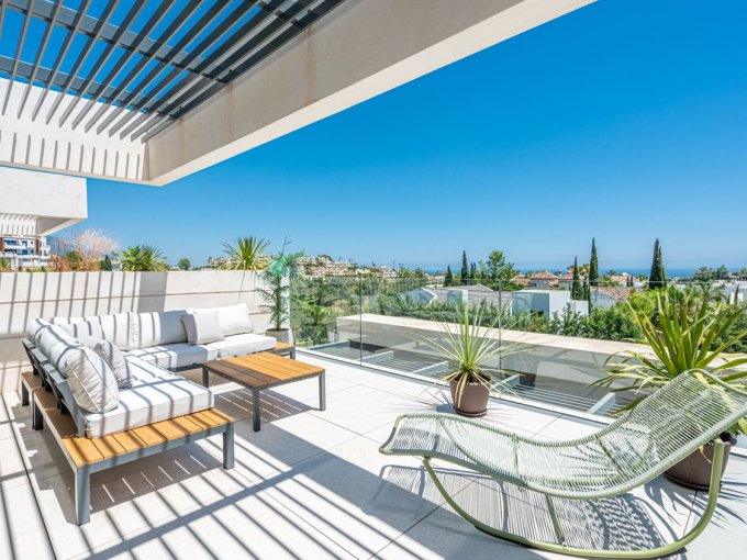 Terraza Apartamento con Gran Terraza en Benahavis en venta