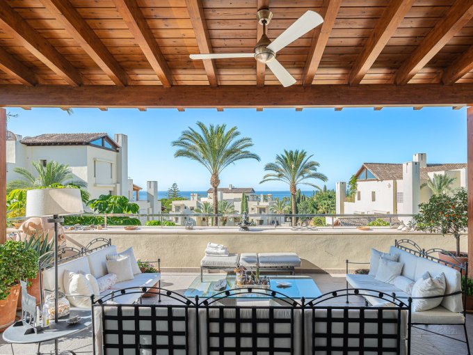 Terraza Apartamento en Primera Planta en Sierra Blanca en venta