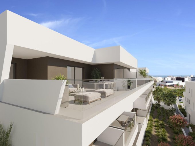 Terraza Apartamento nuevo y moderno con vistas al mar en Estepona en venta