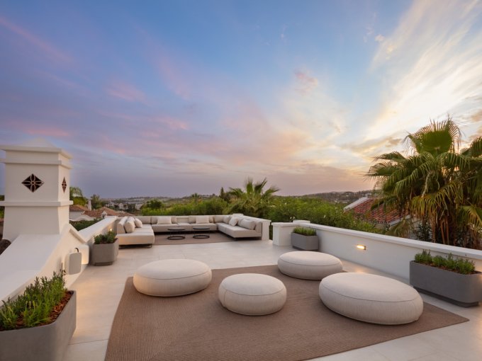 Terraza vista Hermosa Villa en Nueva Andalucia en venta