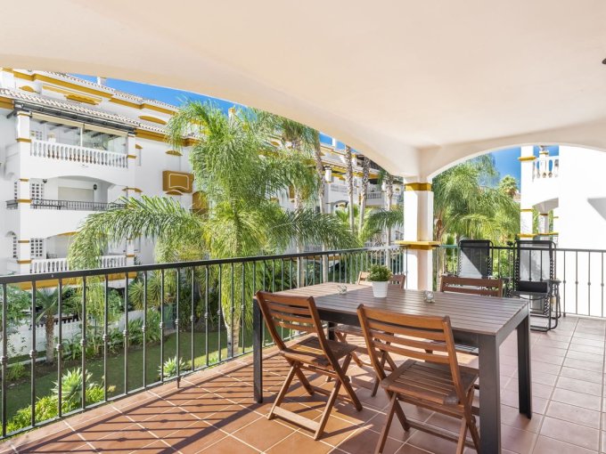 Terrace West Facing Corner Apartment for Sale in Nueva Andalucia