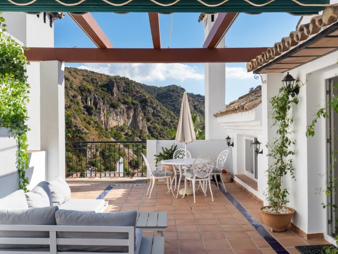 Terrace view-Penthouse with Fantastic Views in Benahavís for sale