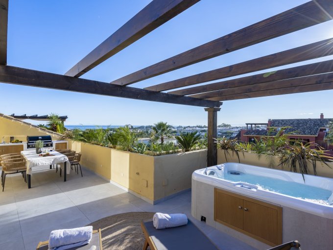 Jacuzzi Duplex Penthouse on the New Golden Mile for sale