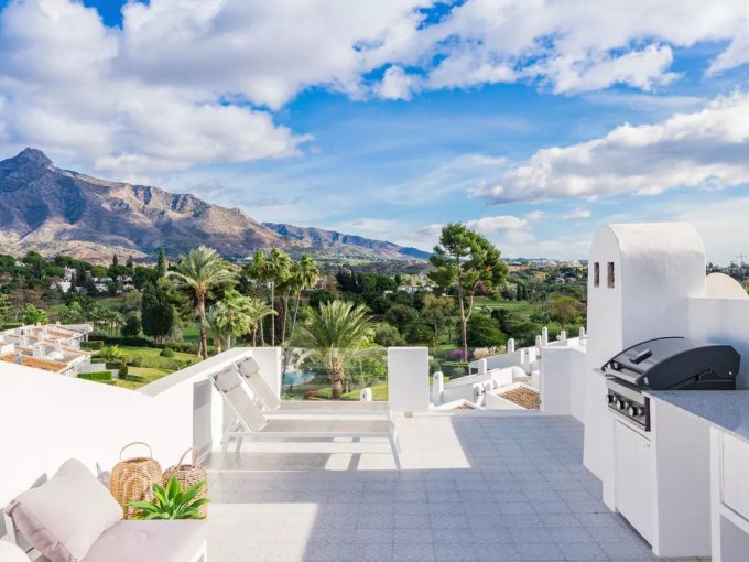 Mountain view Two Bedroom Penthouse in Los Dragos for sale